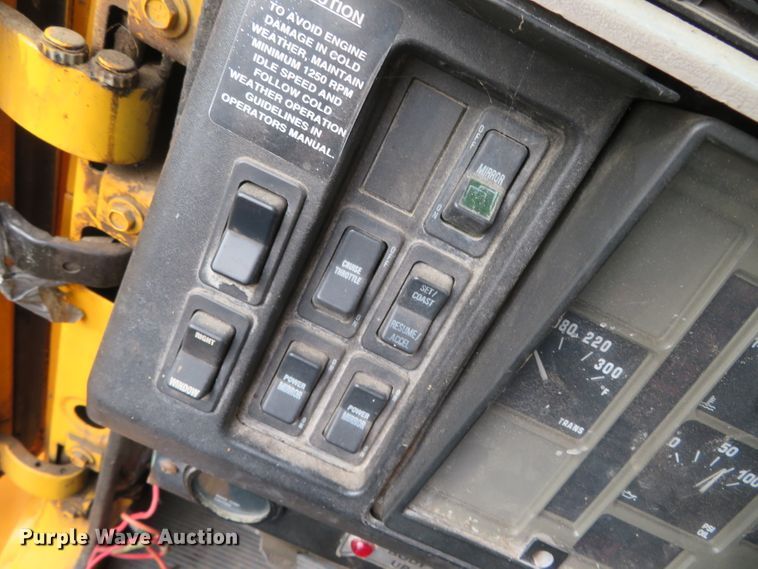 image for item DN7869 2002 International 4900  Crew Cab dump truck