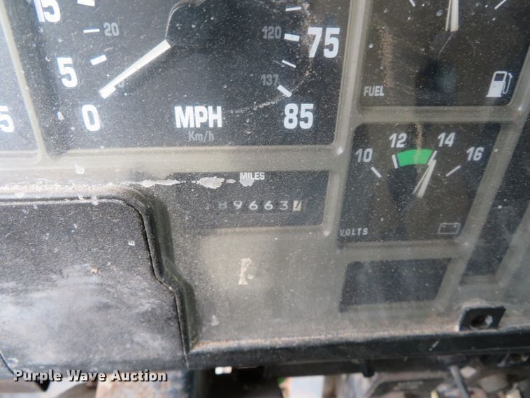 image for item DN7869 2002 International 4900  Crew Cab dump truck