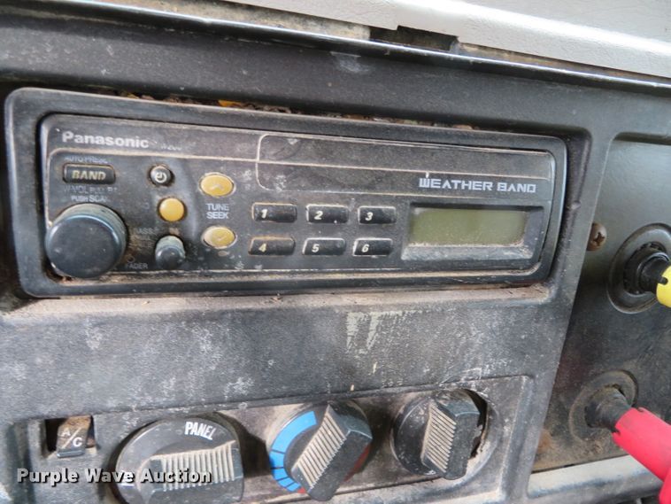 image for item DN7869 2002 International 4900  Crew Cab dump truck