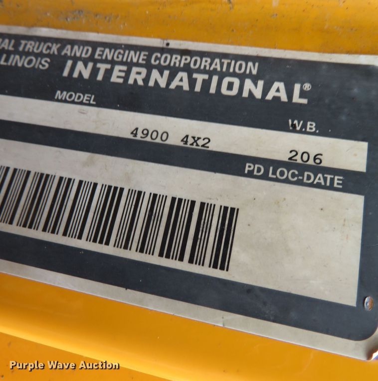 image for item DN7869 2002 International 4900  Crew Cab dump truck