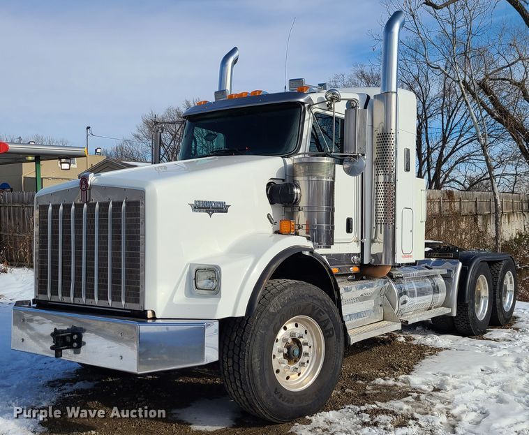 image for item GB9192 2009 Kenworth T800  semi truck