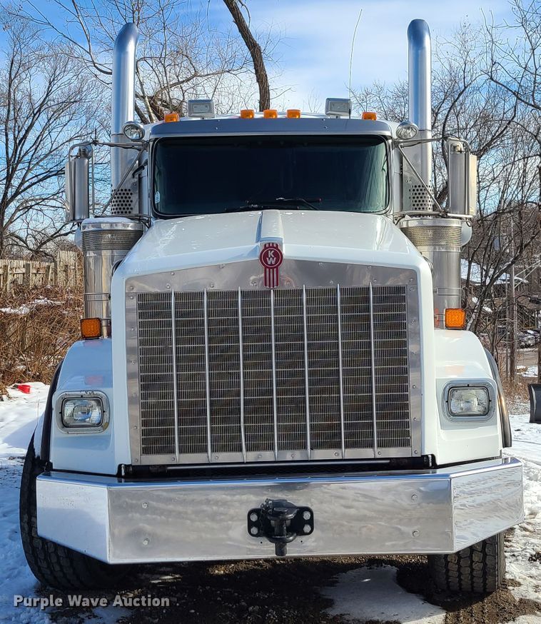 image for item GB9192 2009 Kenworth T800  semi truck
