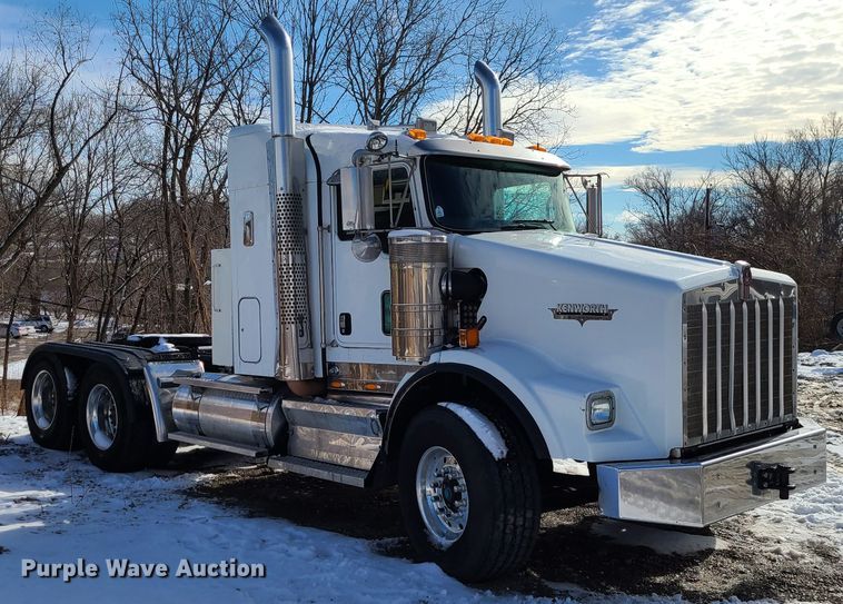 image for item GB9192 2009 Kenworth T800  semi truck