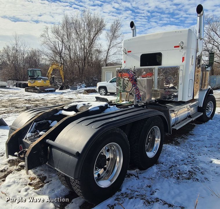 image for item GB9192 2009 Kenworth T800  semi truck