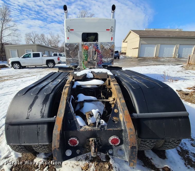 image for item GB9192 2009 Kenworth T800  semi truck