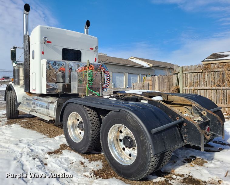 image for item GB9192 2009 Kenworth T800  semi truck