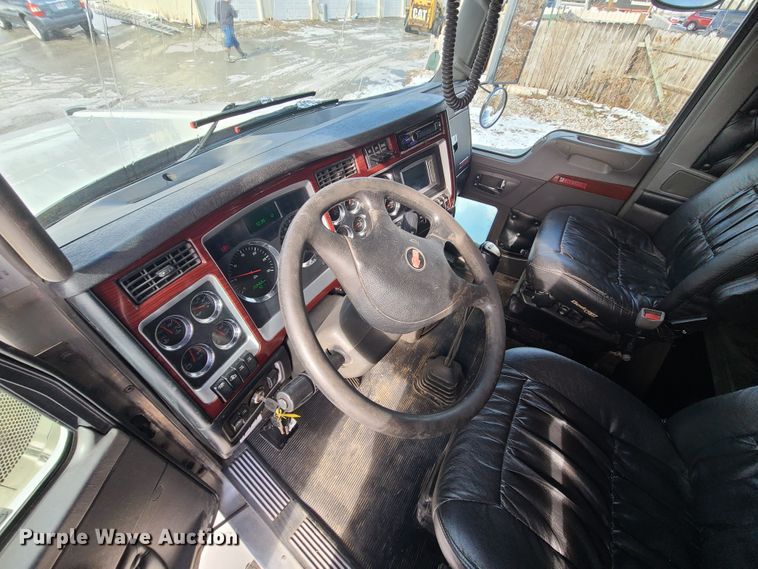 image for item GB9192 2009 Kenworth T800  semi truck