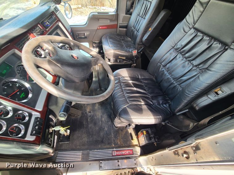 image for item GB9192 2009 Kenworth T800  semi truck