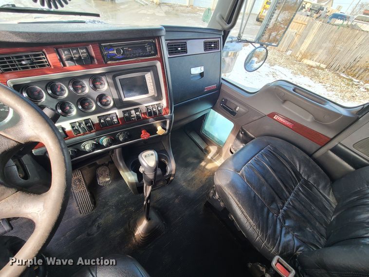 image for item GB9192 2009 Kenworth T800  semi truck