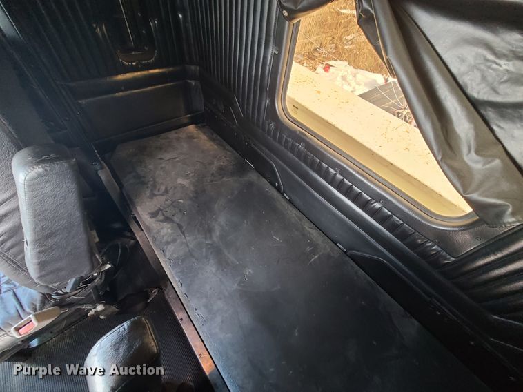 image for item GB9192 2009 Kenworth T800  semi truck