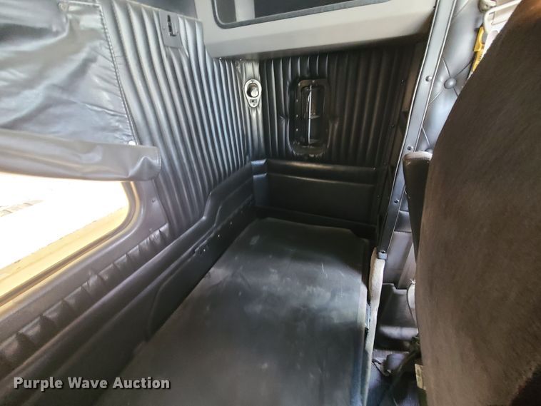 image for item GB9192 2009 Kenworth T800  semi truck