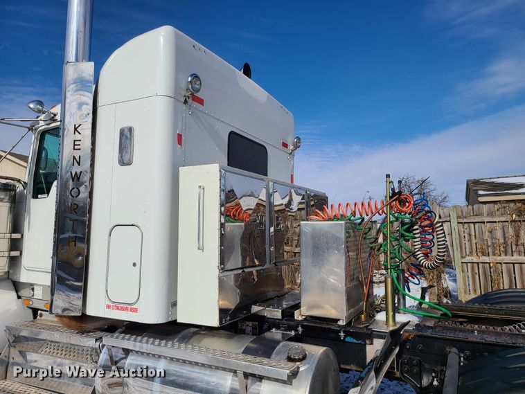 image for item GB9192 2009 Kenworth T800  semi truck