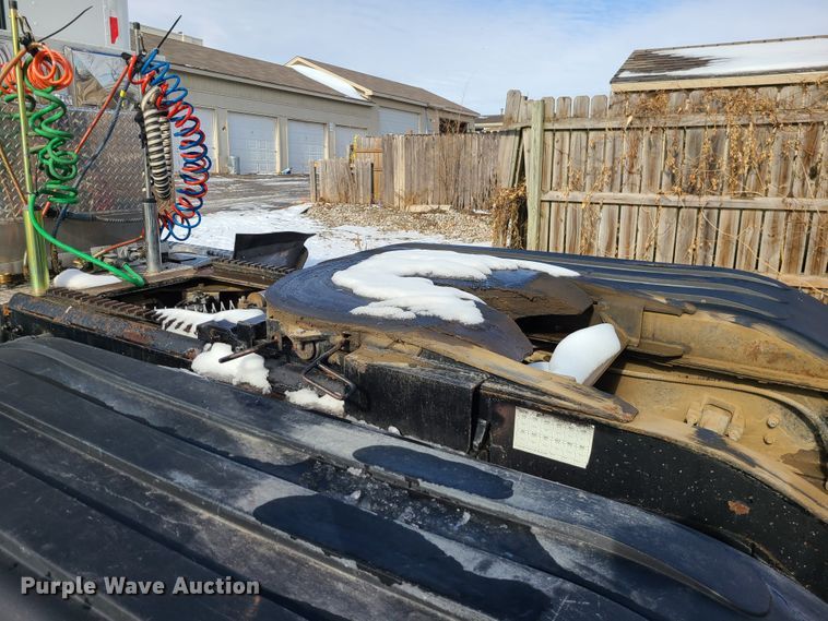 image for item GB9192 2009 Kenworth T800  semi truck