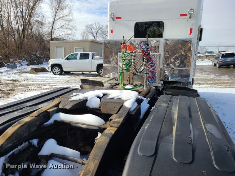 image for item GB9192 2009 Kenworth T800  semi truck