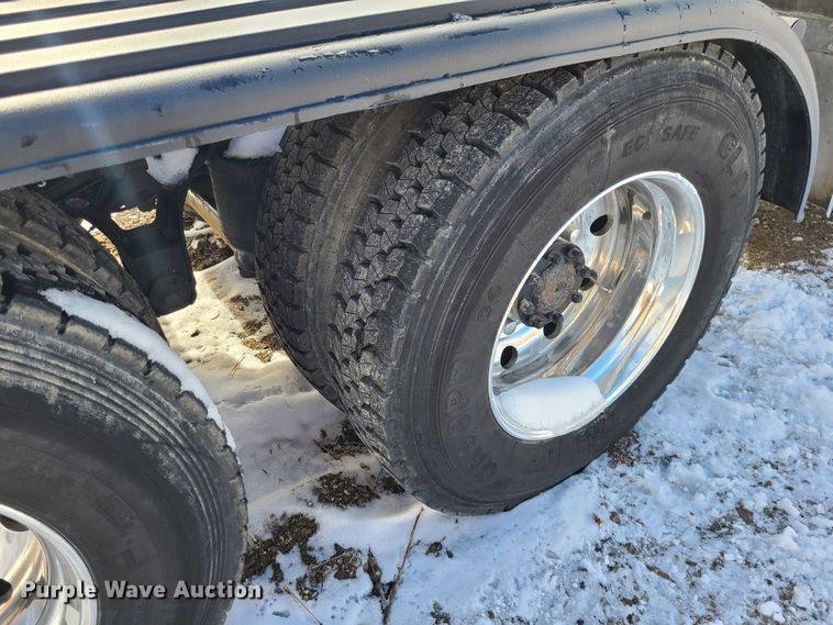 image for item GB9192 2009 Kenworth T800  semi truck