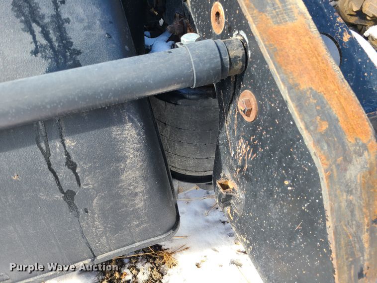 image for item GB9192 2009 Kenworth T800  semi truck