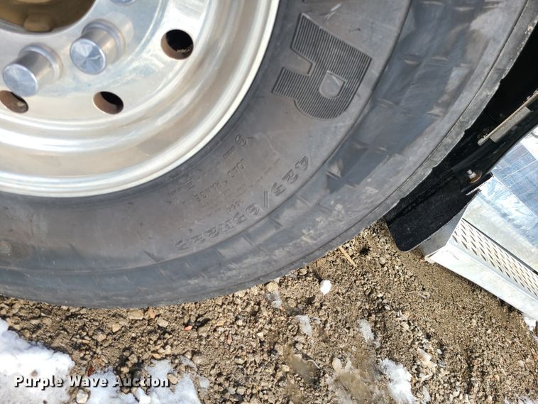 image for item GB9192 2009 Kenworth T800  semi truck