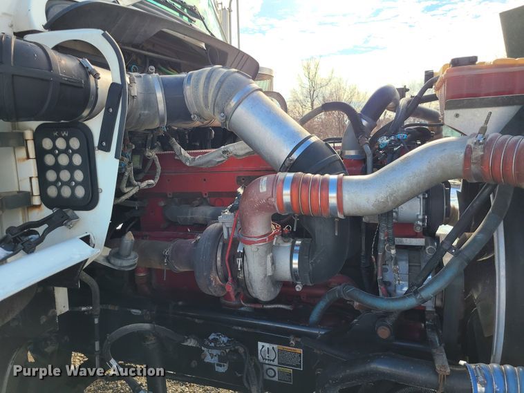 image for item GB9192 2009 Kenworth T800  semi truck