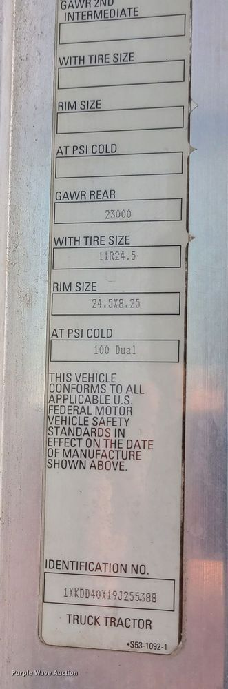 image for item GB9192 2009 Kenworth T800  semi truck