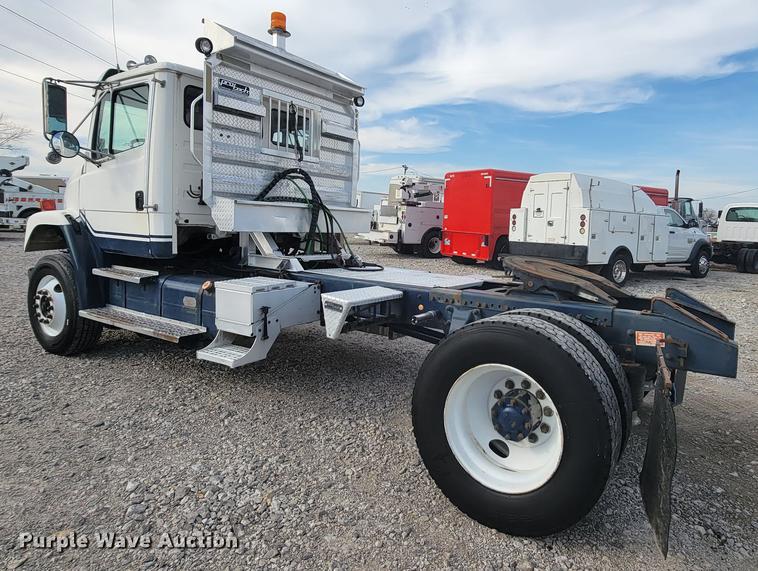 image for item HF9262 1995 Freightliner FL106  semi truck