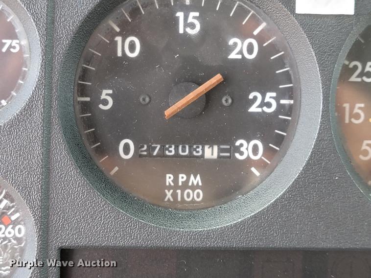 image for item HF9262 1995 Freightliner FL106  semi truck