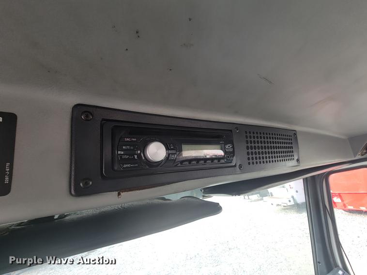 image for item HF9262 1995 Freightliner FL106  semi truck