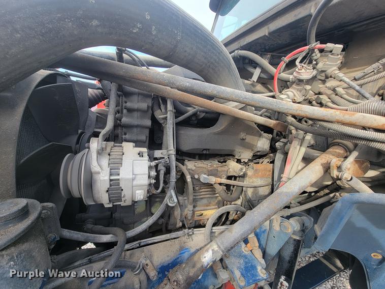 image for item HF9262 1995 Freightliner FL106  semi truck