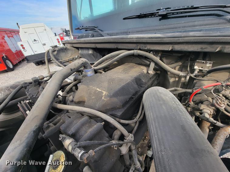 image for item HF9262 1995 Freightliner FL106  semi truck