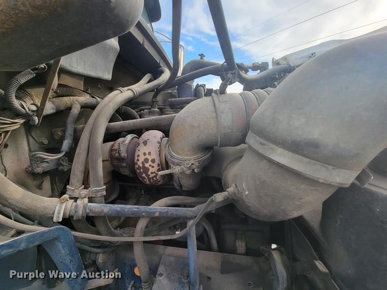 image for item HF9262 1995 Freightliner FL106  semi truck