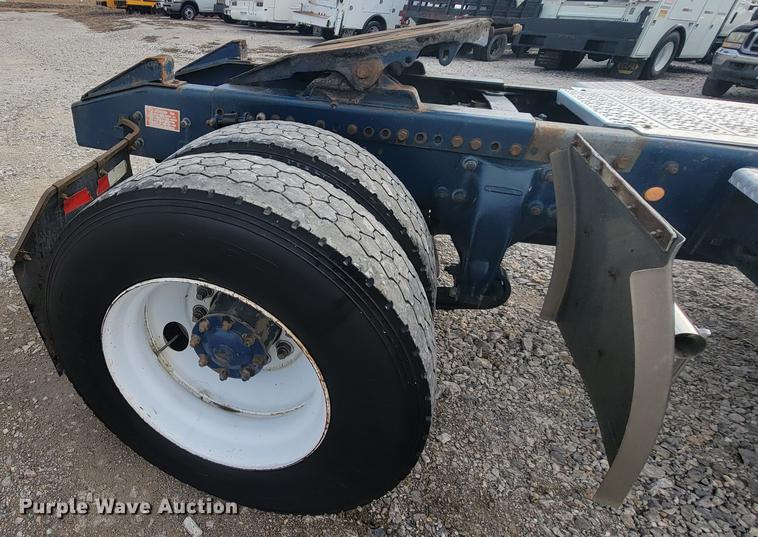 image for item HF9262 1995 Freightliner FL106  semi truck