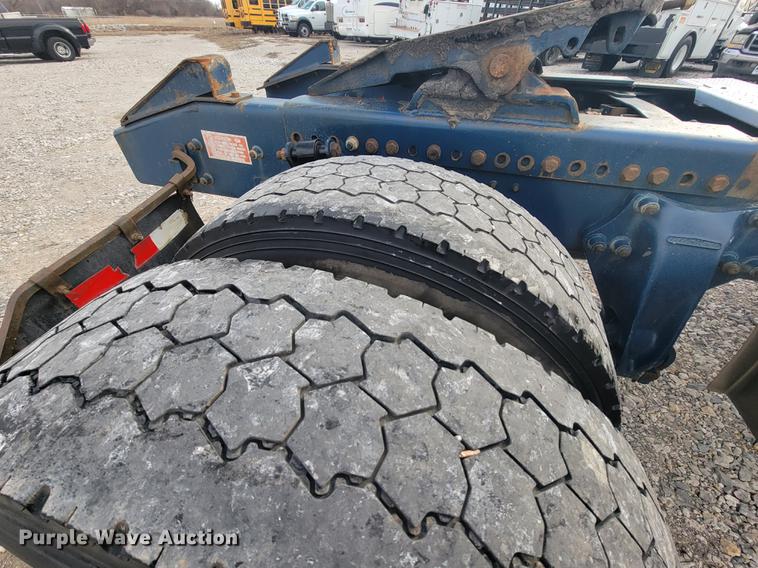 image for item HF9262 1995 Freightliner FL106  semi truck