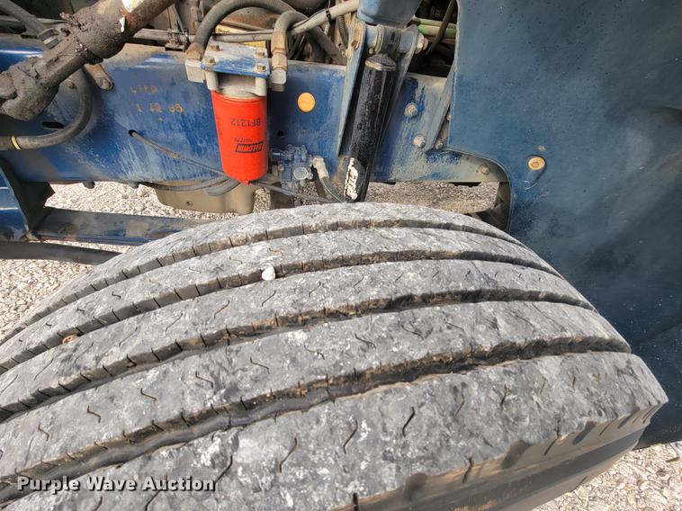 image for item HF9262 1995 Freightliner FL106  semi truck