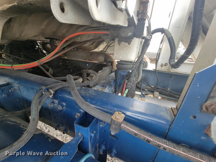 image for item HF9262 1995 Freightliner FL106  semi truck