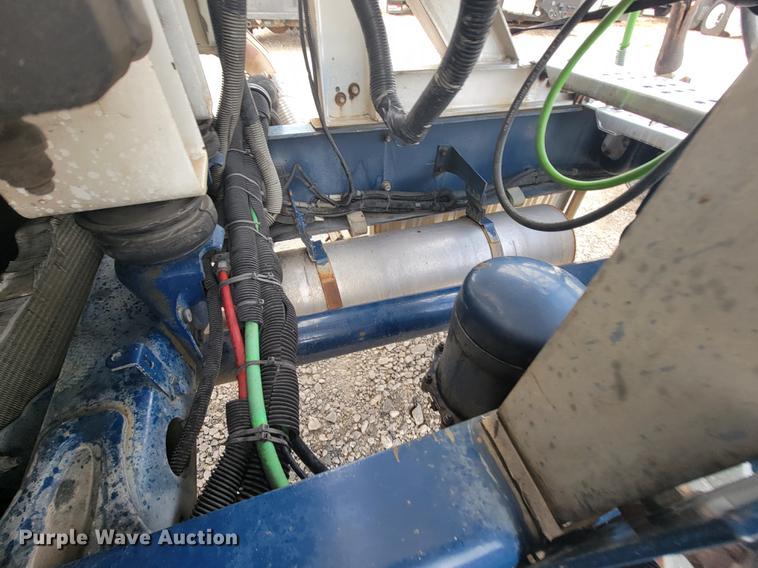 image for item HF9262 1995 Freightliner FL106  semi truck