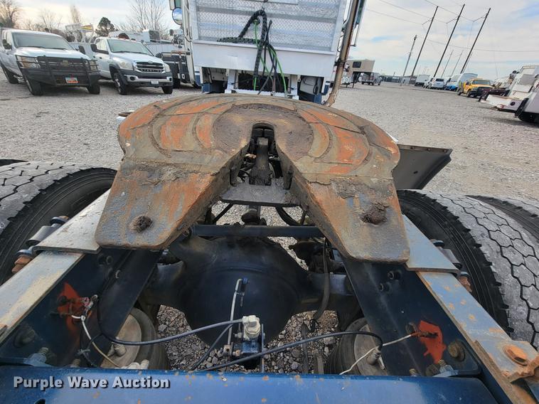 image for item HF9262 1995 Freightliner FL106  semi truck