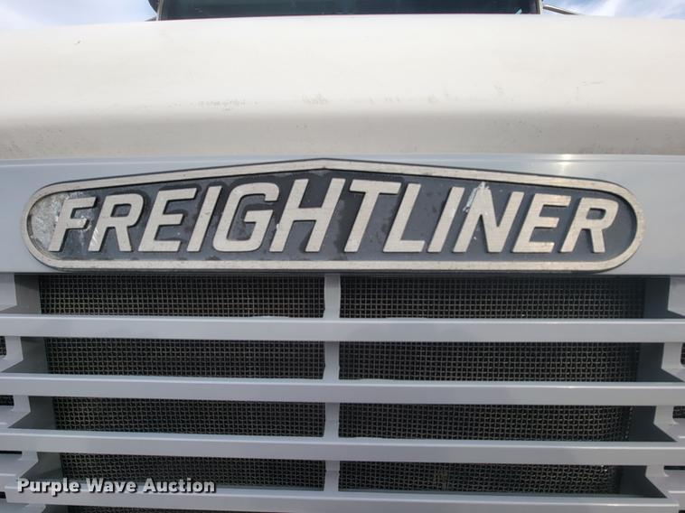 image for item HF9262 1995 Freightliner FL106  semi truck