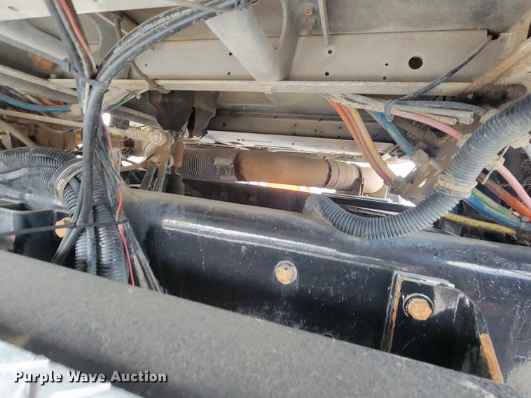 image for item HF9262 1995 Freightliner FL106  semi truck