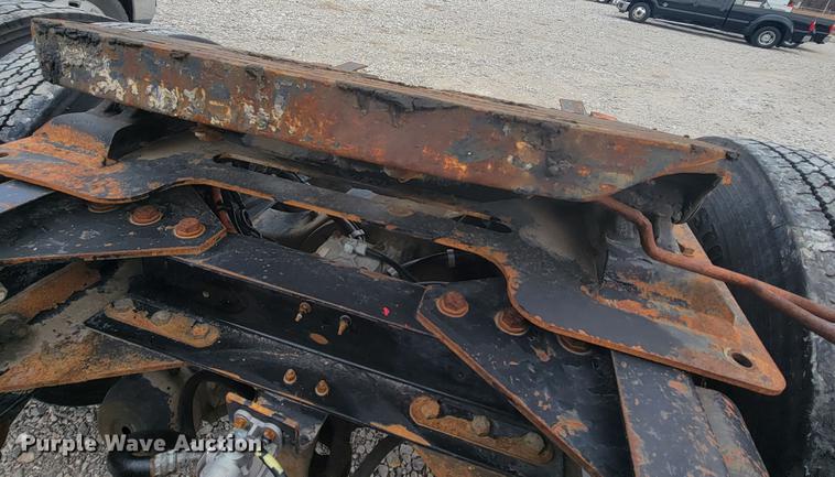 image for item HF9262 1995 Freightliner FL106  semi truck