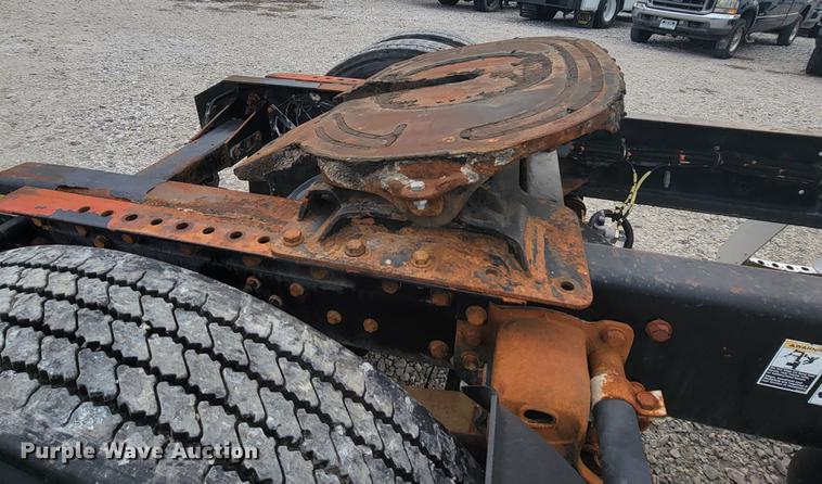 image for item HF9262 1995 Freightliner FL106  semi truck