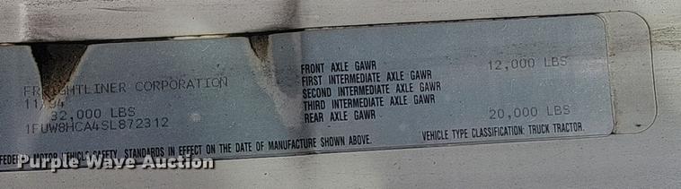 image for item HF9262 1995 Freightliner FL106  semi truck