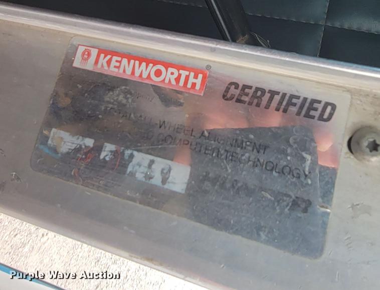 image for item HF9262 1995 Freightliner FL106  semi truck