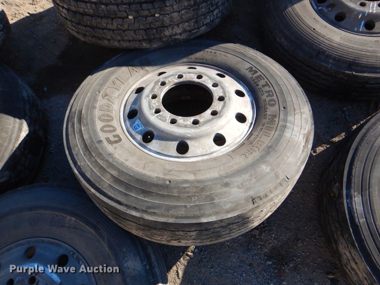 image for item IG9690 (11) 315/80R22.5 tires