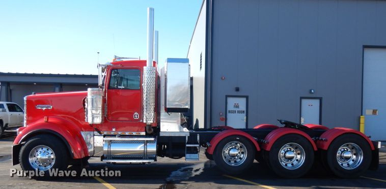 image for item IO9672 1998 Kenworth W900  semi truck