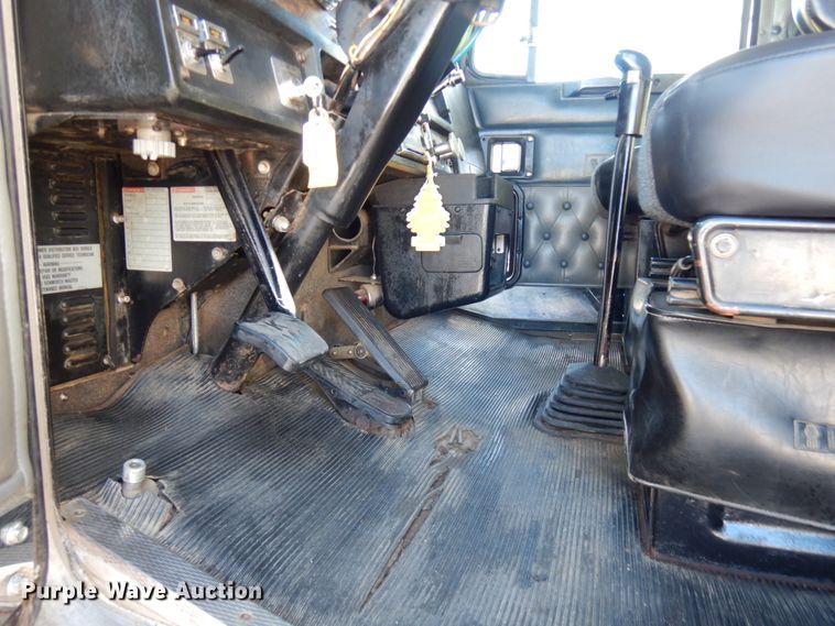 image for item IO9672 1998 Kenworth W900  semi truck