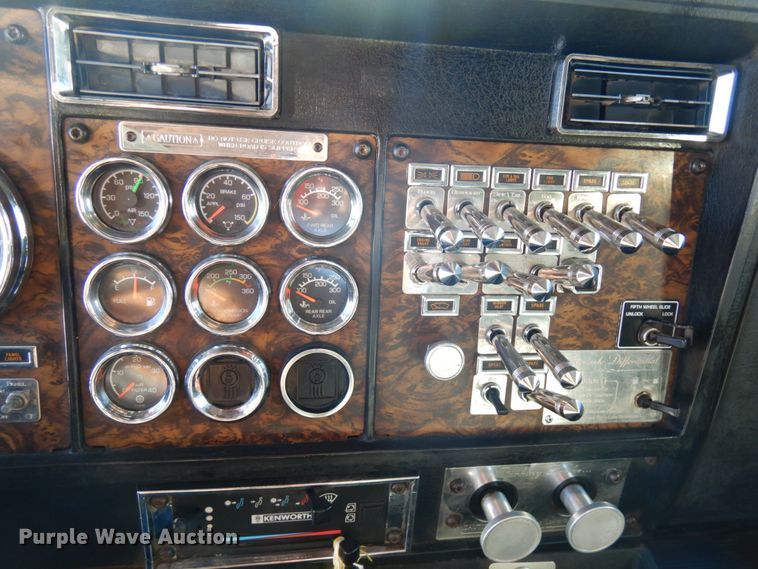 image for item IO9672 1998 Kenworth W900  semi truck