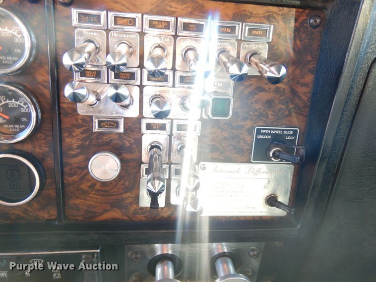 image for item IO9672 1998 Kenworth W900  semi truck