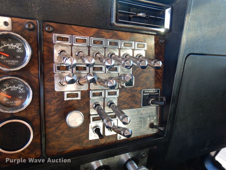 image for item IO9672 1998 Kenworth W900  semi truck