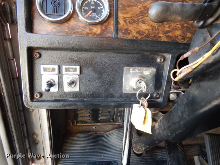 image for item IO9672 1998 Kenworth W900  semi truck