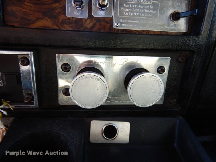 image for item IO9672 1998 Kenworth W900  semi truck