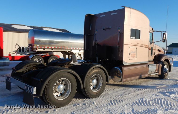 image for item IO9675 2012 Peterbilt 386  semi truck